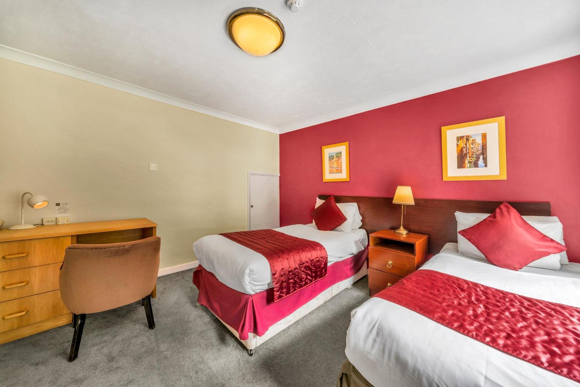 Dial House Hotel Crowthorne Exteriör bild