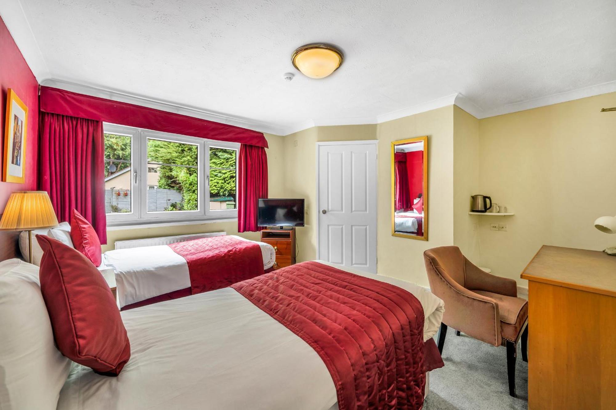 Dial House Hotel Crowthorne Exteriör bild