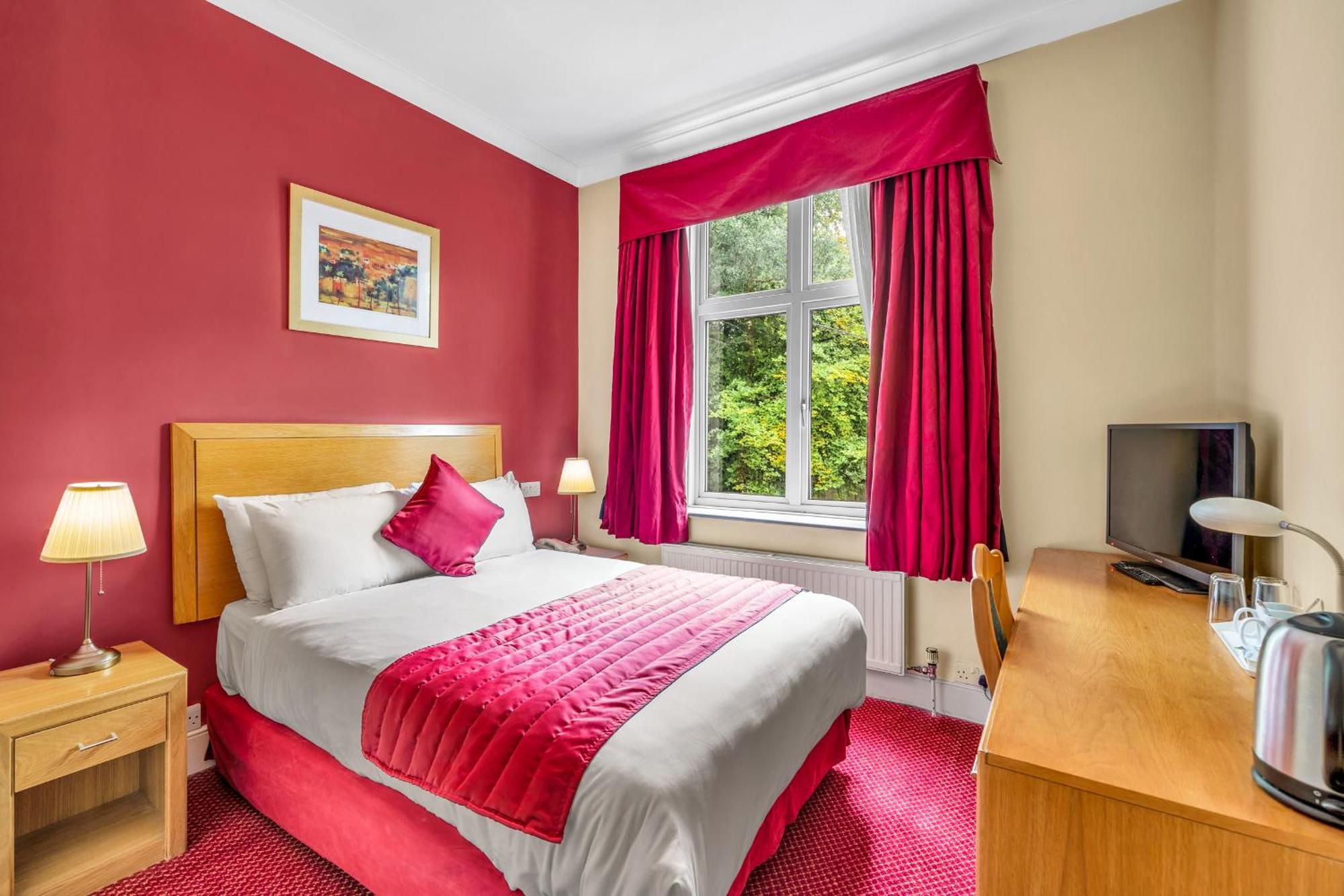 Dial House Hotel Crowthorne Exteriör bild