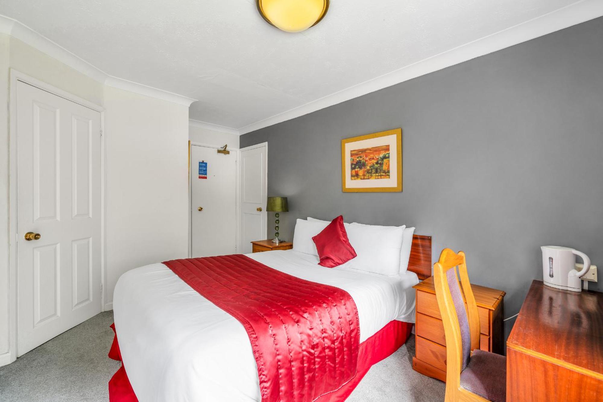 Dial House Hotel Crowthorne Exteriör bild
