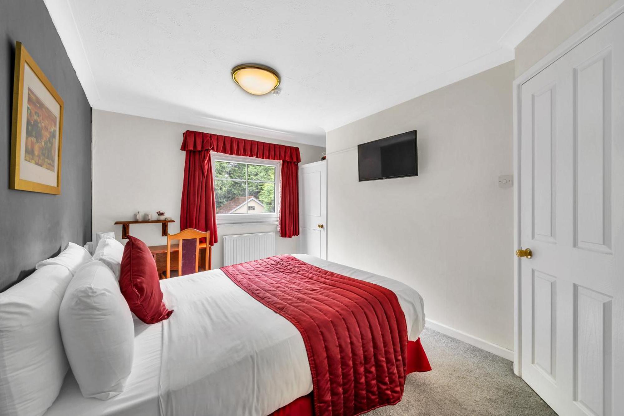Dial House Hotel Crowthorne Exteriör bild