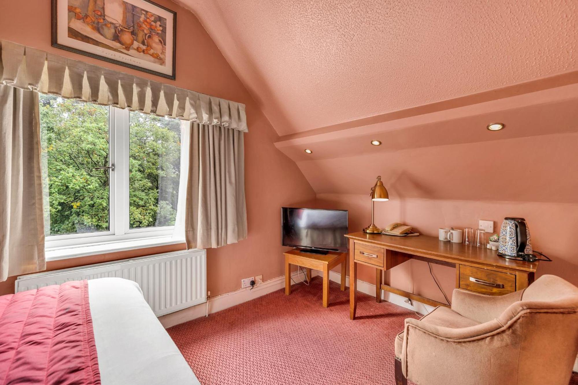 Dial House Hotel Crowthorne Exteriör bild