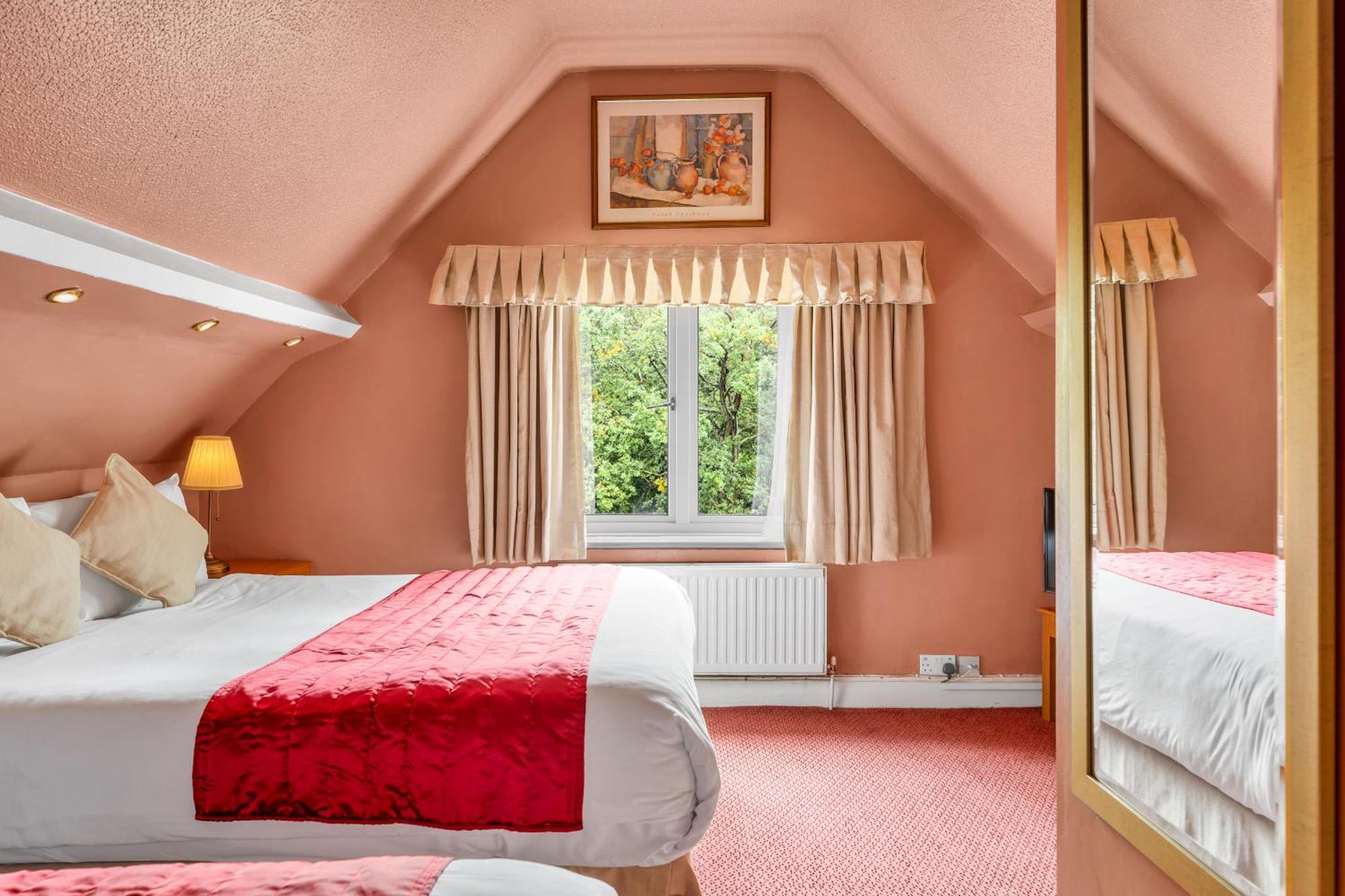 Dial House Hotel Crowthorne Exteriör bild