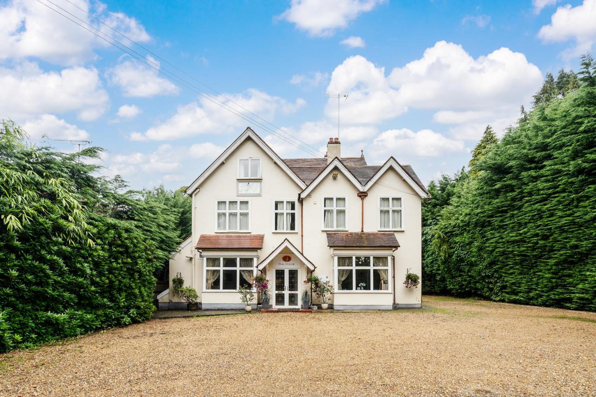 Dial House Hotel Crowthorne Exteriör bild